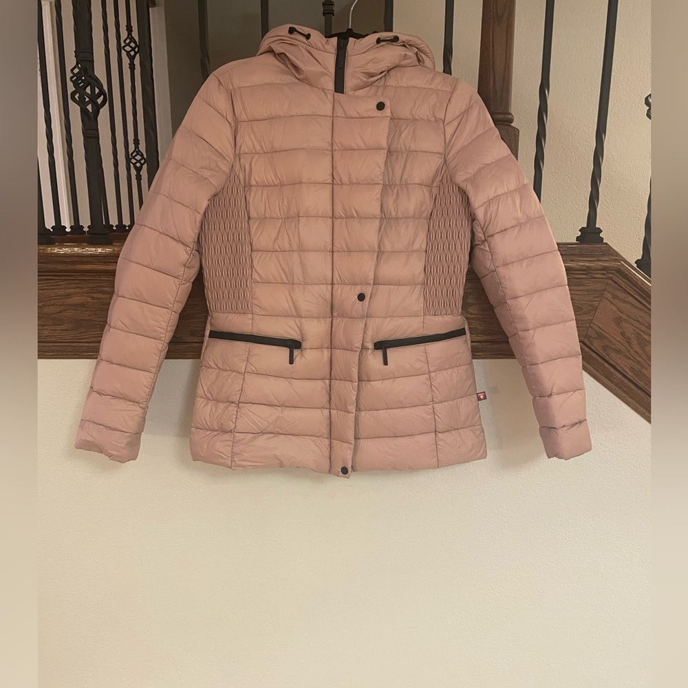 Bernardo Light Weight Puffer Jacket in Rose Gold/Light Pink Color